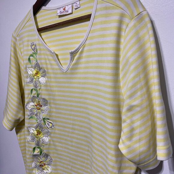Quacker Factory Tshirt Womens XL Yellow Stripe Floral Embroidery Short Sleeve‎ - Picture 4 of 8